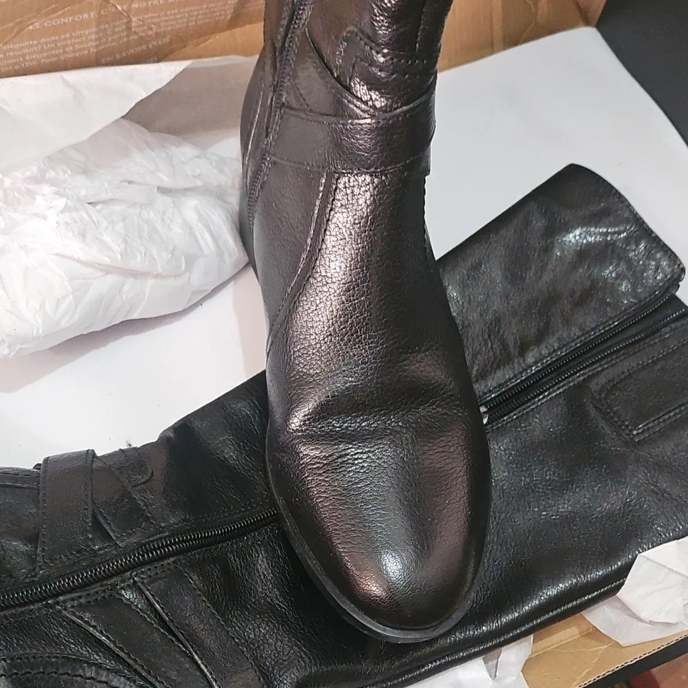 Rena Womens Slip on Zip up Knee-High Boots. Used Once